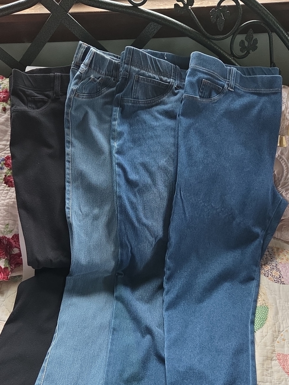 Serra Women’s Jeggings in Black and Three Blue Washes Size XL